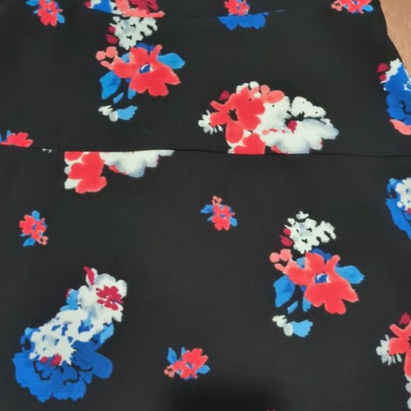 Vince Camuto Size 4 Short Sleeve Coral Black Fit & Flare Floral Dress Knee - Picture 2 of 4